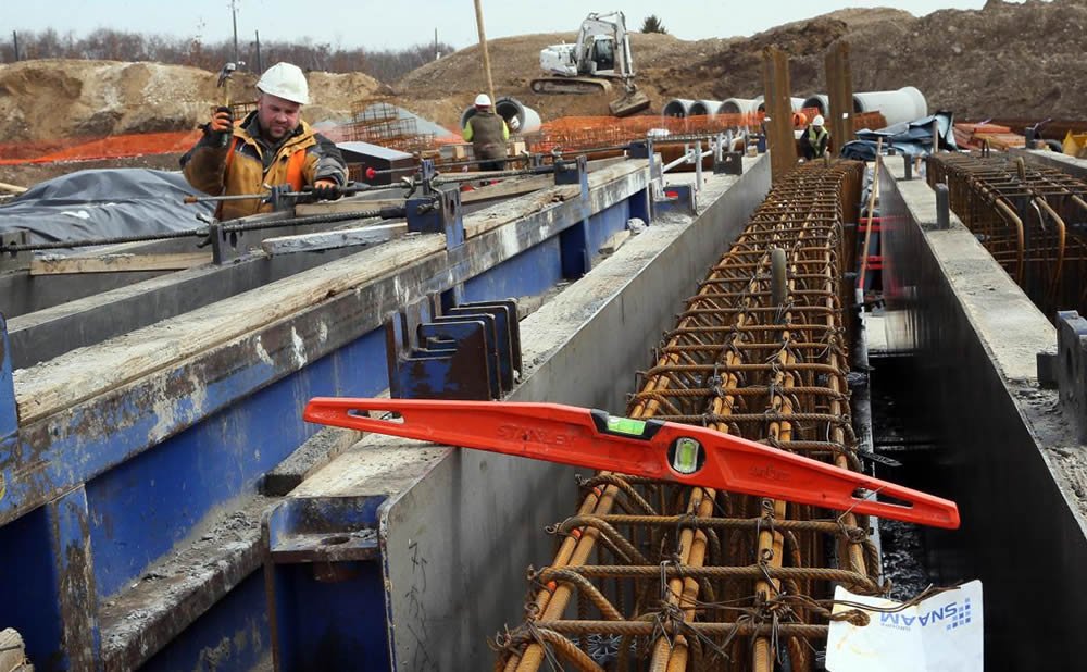 Obras públicas en el Perú: contratos y garantias